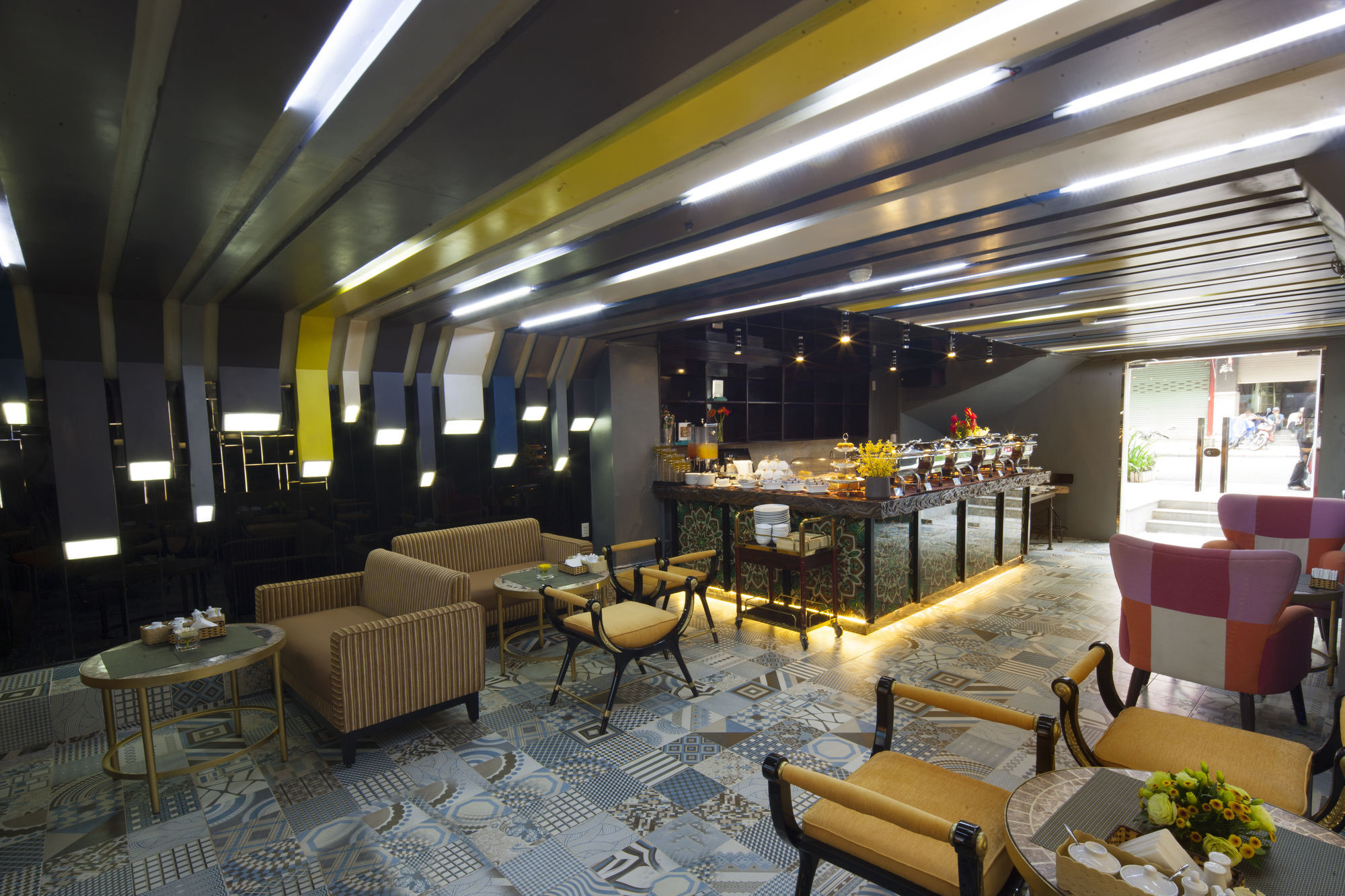Kin Dong Du Khách sạn 4*
